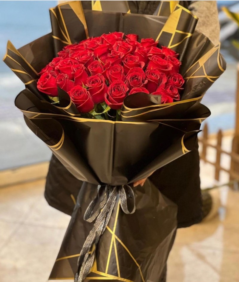 Siyah Ve KIrmızının Asaleti